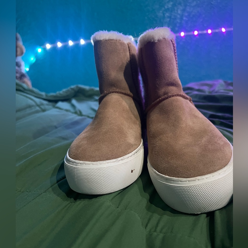 UGG Aika Boots Tan
